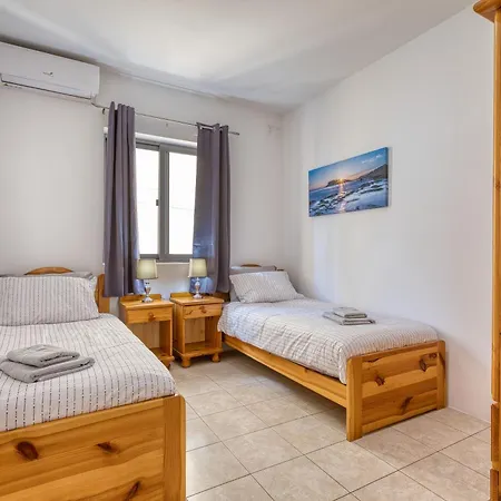 アパート Msida College